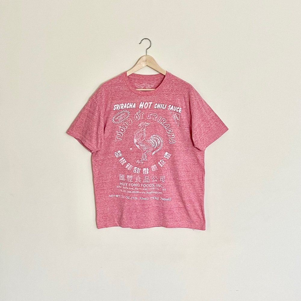 Sriracha Hot Sauce Graphic Light Red T Shirt Adult size Large